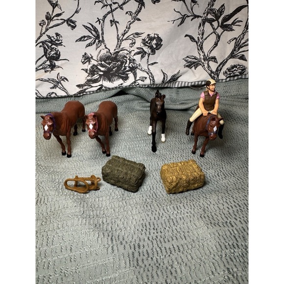 ERTL Other - 7 Piece Kids Horse Toy Set Horses Jockey Hay Bales Schleich ERTL
